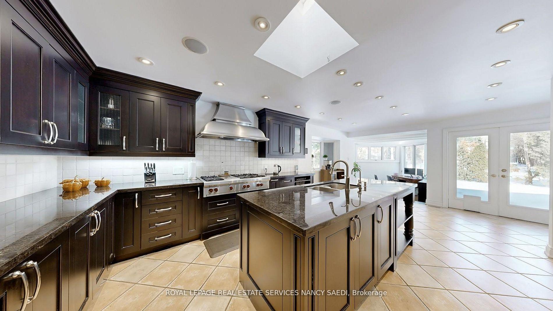 Photo 10 of 62 Wimpole Drive, North York, St. Andrew-Windfields — HOMEH
