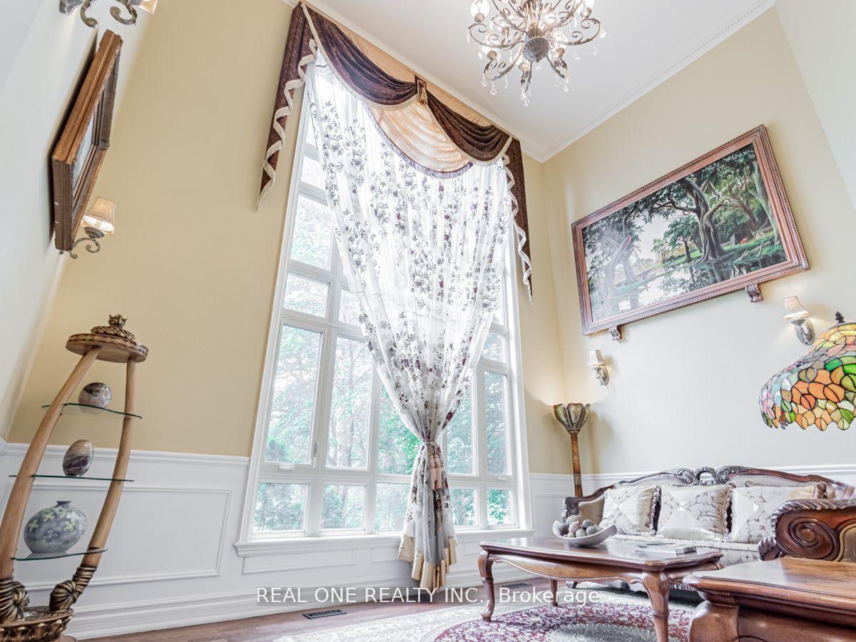Photo 4 of 15 Royal Oak Drive, North York, Bridle Path-Sunnybrook-York Mills — HOMEH