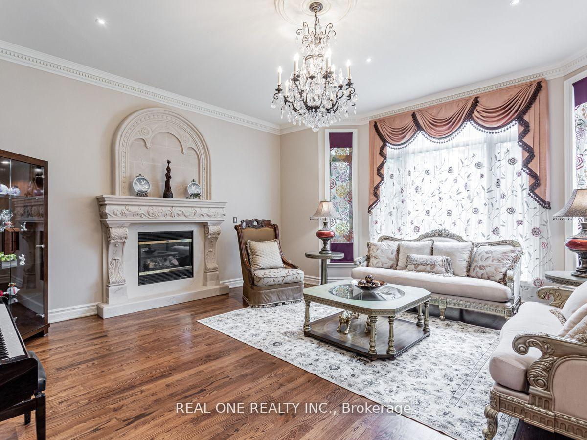 Photo 5 of 15 Royal Oak Drive, North York, Bridle Path-Sunnybrook-York Mills — HOMEH