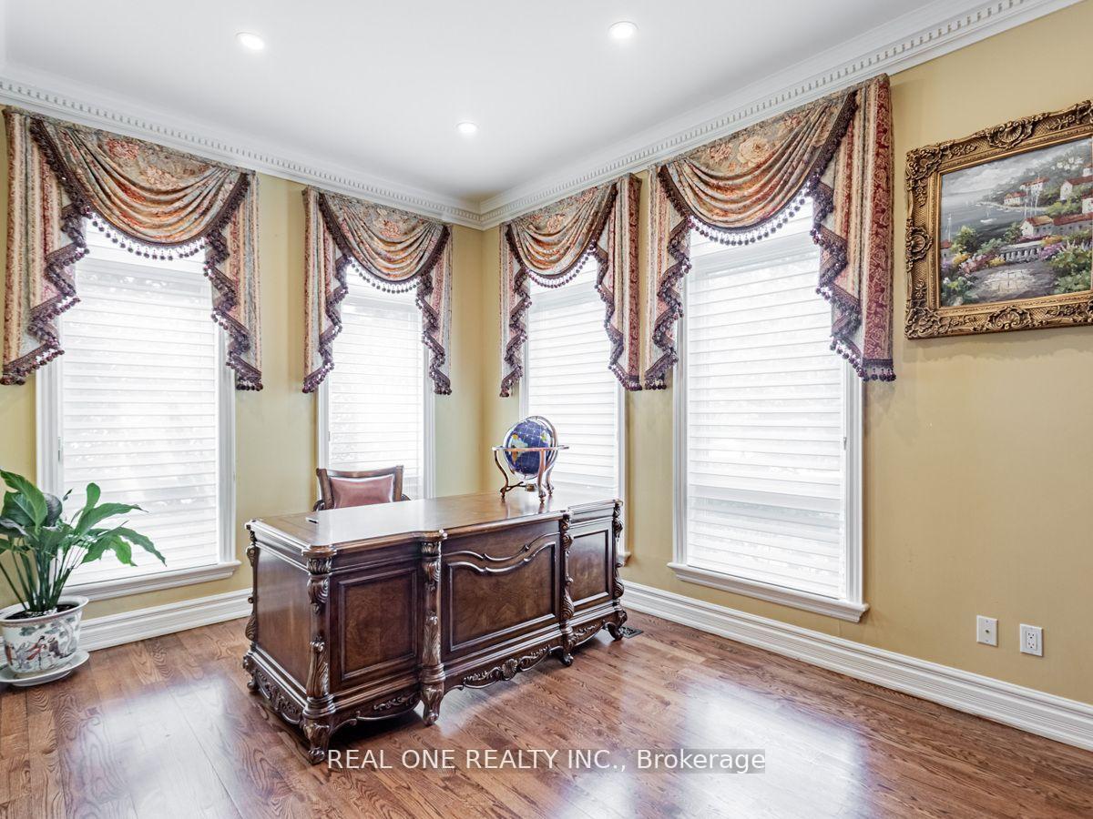 Photo 7 of 15 Royal Oak Drive, North York, Bridle Path-Sunnybrook-York Mills — HOMEH