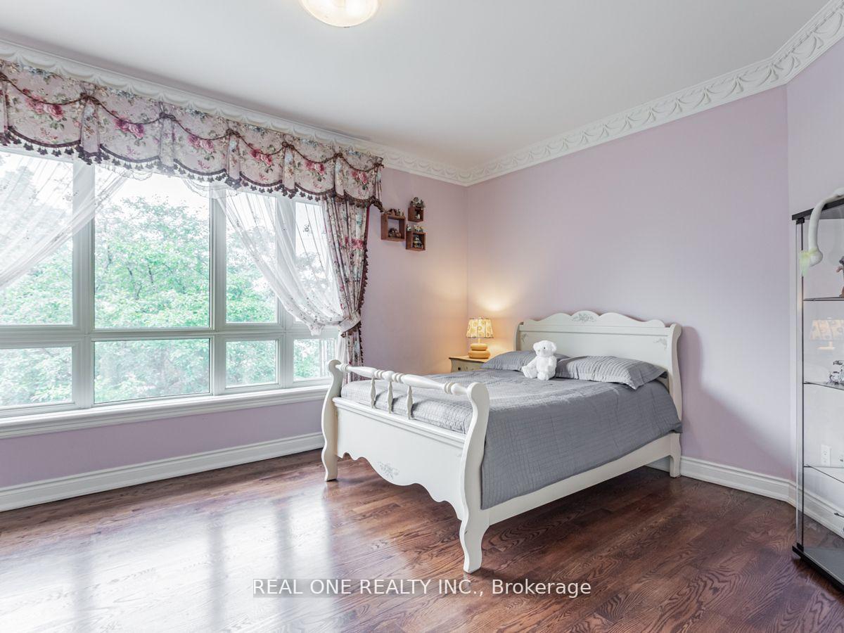 Photo 15 of 15 Royal Oak Drive, North York, Bridle Path-Sunnybrook-York Mills — HOMEH