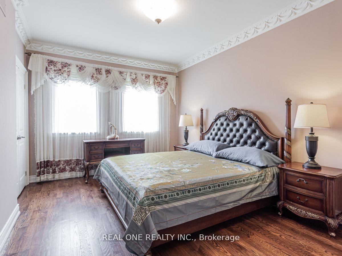 Photo 17 of 15 Royal Oak Drive, North York, Bridle Path-Sunnybrook-York Mills — HOMEH