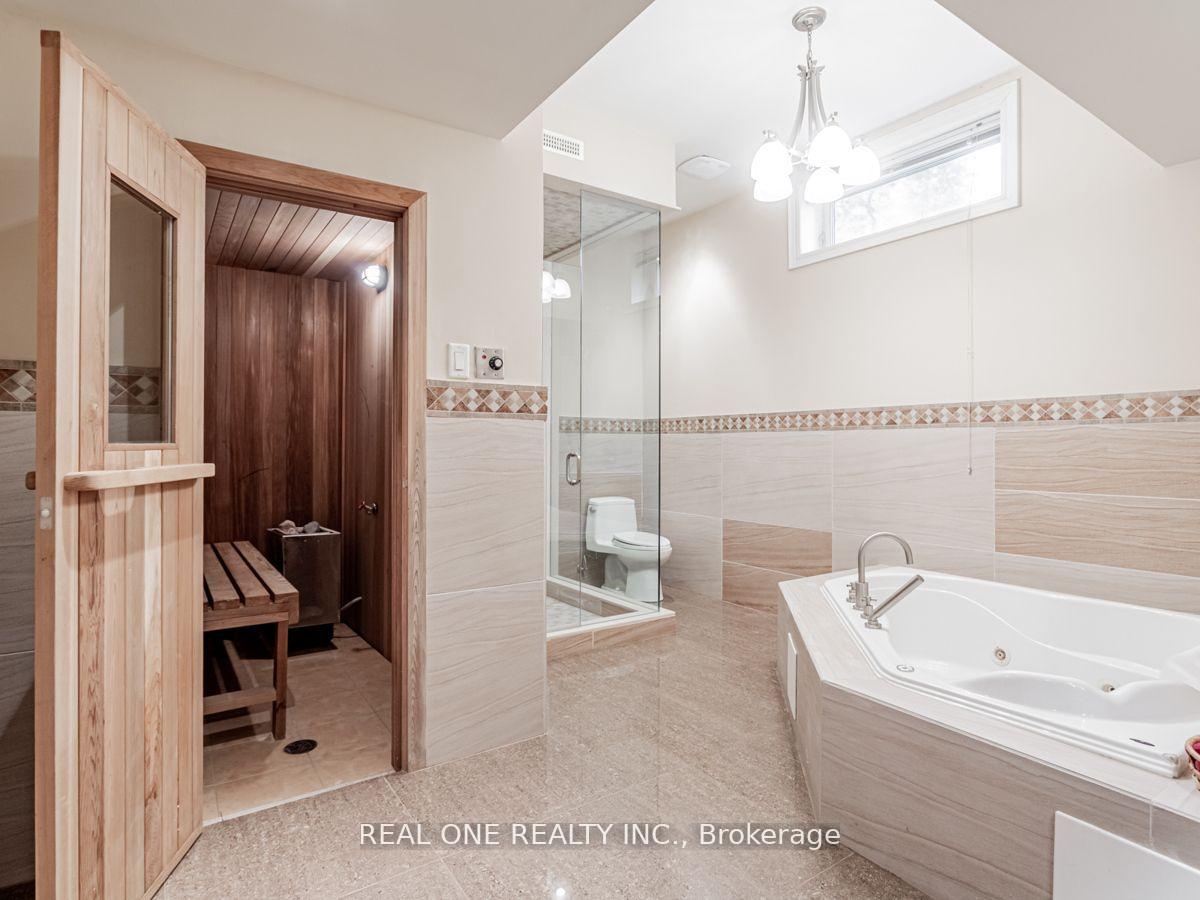 Photo 23 of 15 Royal Oak Drive, North York, Bridle Path-Sunnybrook-York Mills — HOMEH