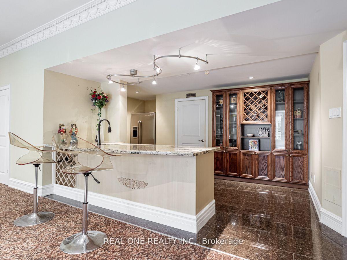Photo 25 of 15 Royal Oak Drive, North York, Bridle Path-Sunnybrook-York Mills — HOMEH