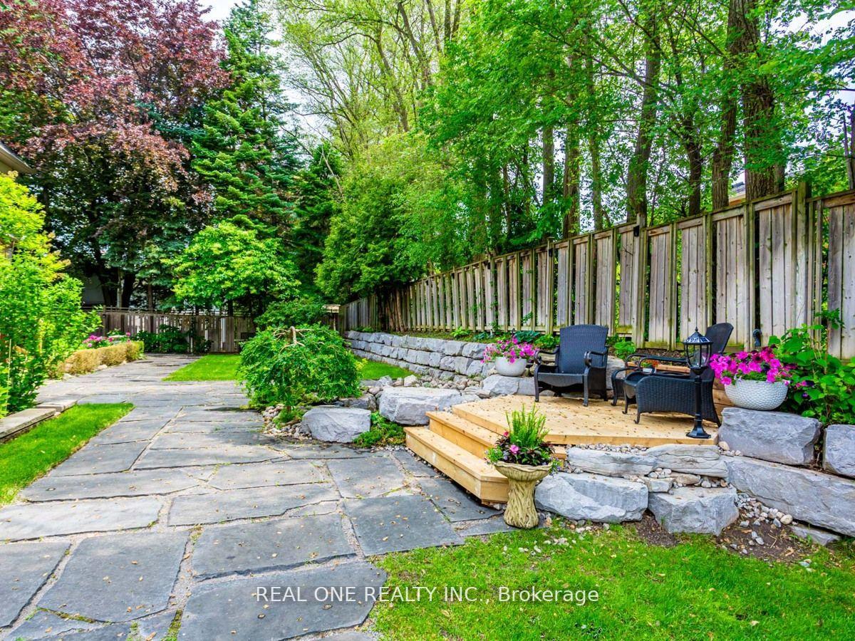 Photo 32 of 15 Royal Oak Drive, North York, Bridle Path-Sunnybrook-York Mills — HOMEH