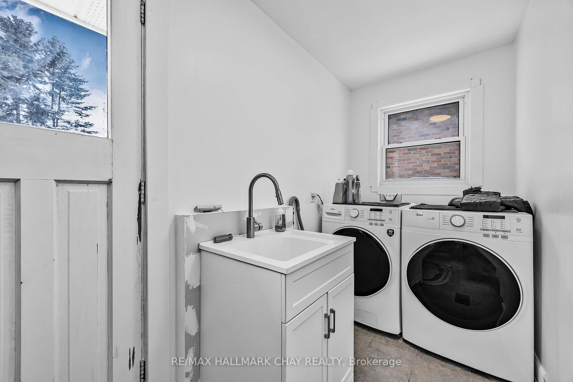 Photo 8 of Unit Lower, 204 Tupper Street W, New Tecumseth, Alliston — HOMEH