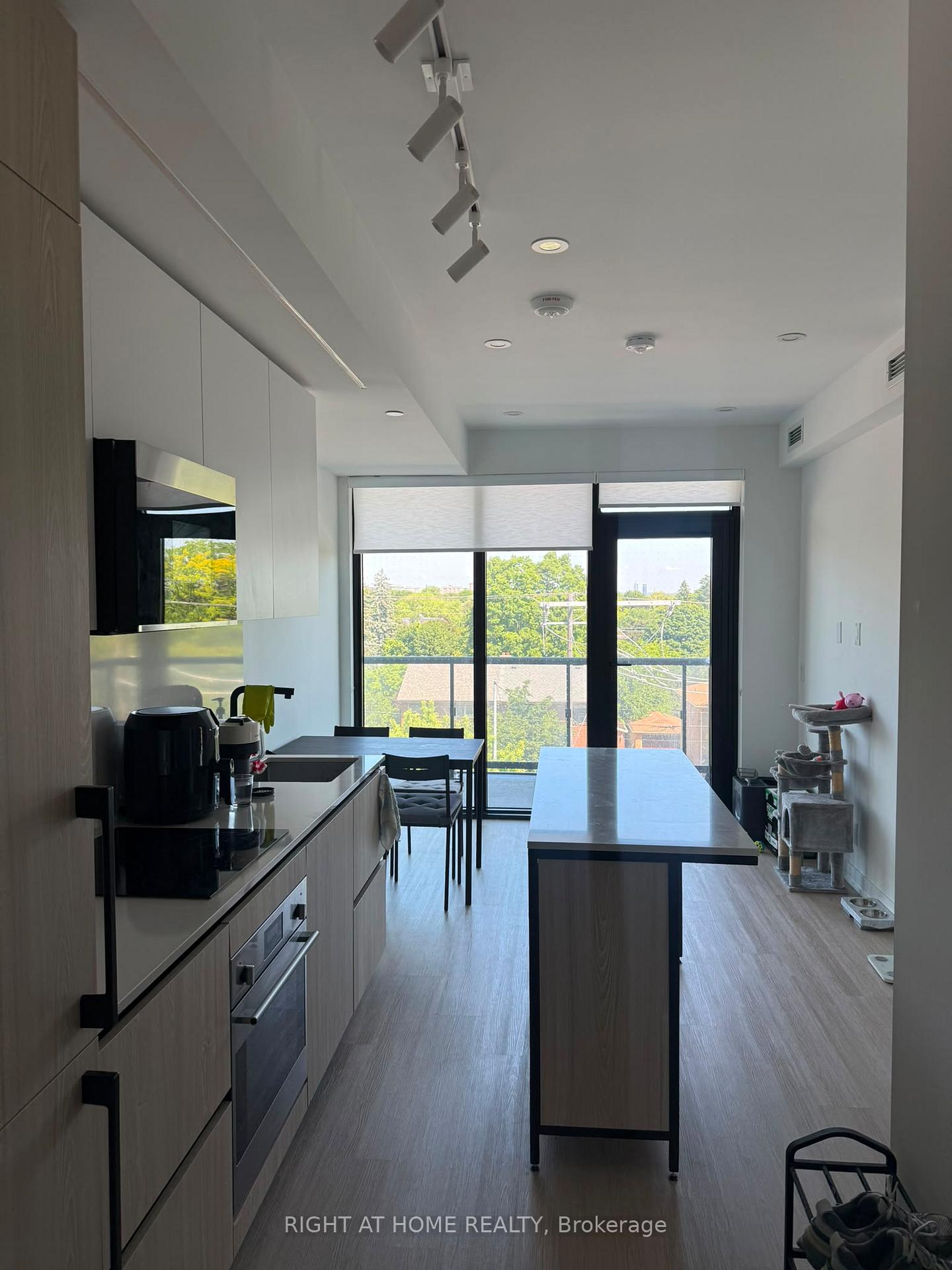 Photo 2 of Unit 520, six99 Sheppard Avenue E, North York, Bayview Village — HOMEH