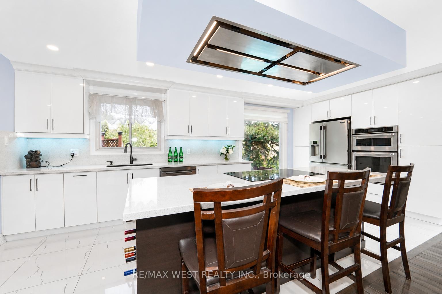Photo 5 of 18 Trillium Court, Brampton, Northgate — HOMEH