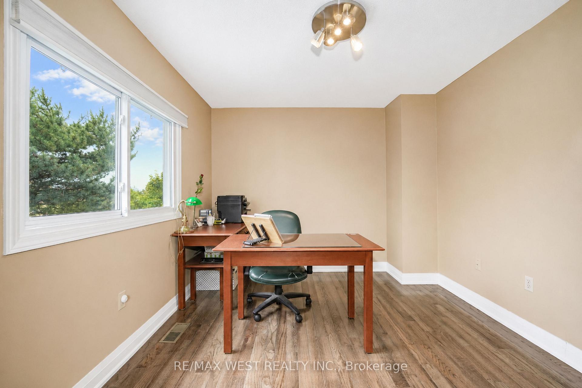 Photo 10 of 18 Trillium Court, Brampton, Northgate — HOMEH