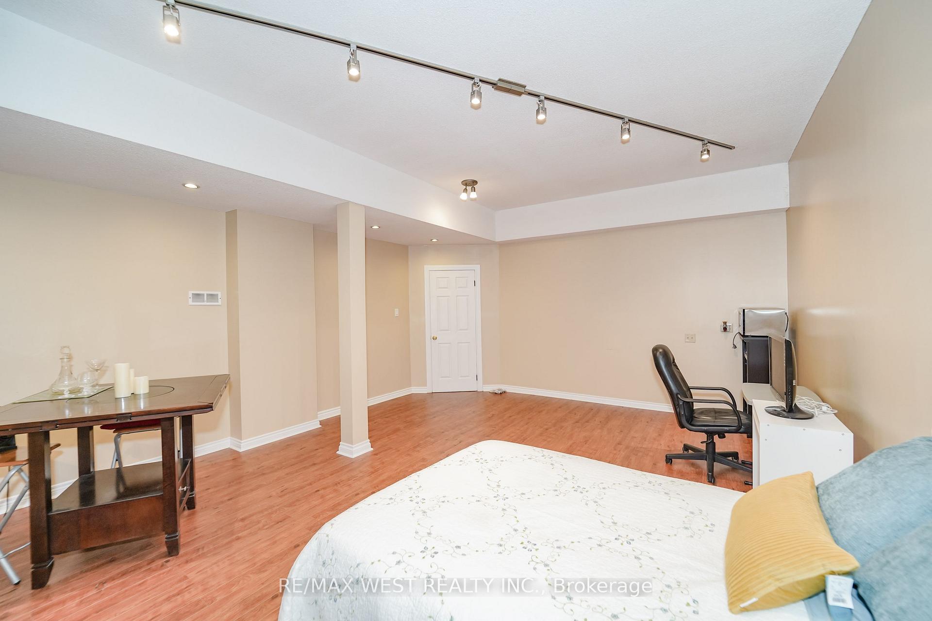 Photo 17 of 18 Trillium Court, Brampton, Northgate — HOMEH