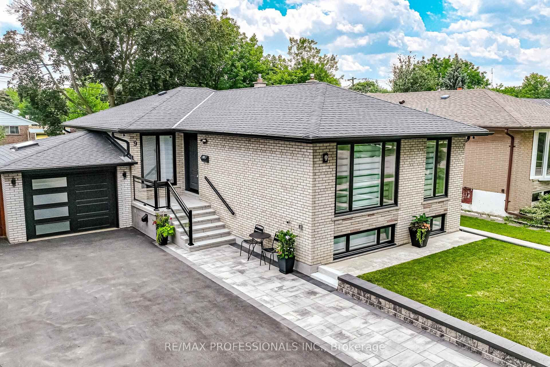 Photo 3 of 9 Tynevale Drive, Etobicoke, Willowridge-Martingrove-Richview — HOMEH