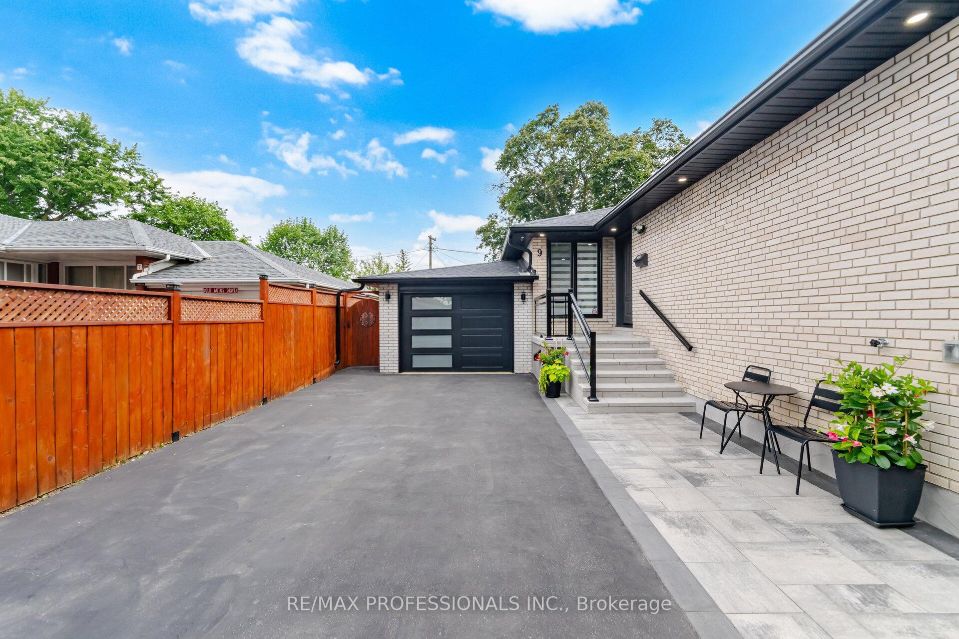 Photo 4 of 9 Tynevale Drive, Etobicoke, Willowridge-Martingrove-Richview — HOMEH