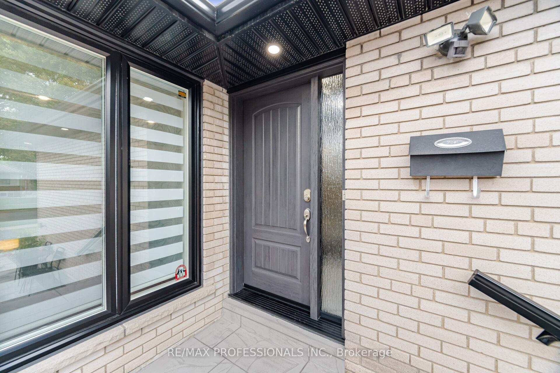 Photo 5 of 9 Tynevale Drive, Etobicoke, Willowridge-Martingrove-Richview — HOMEH