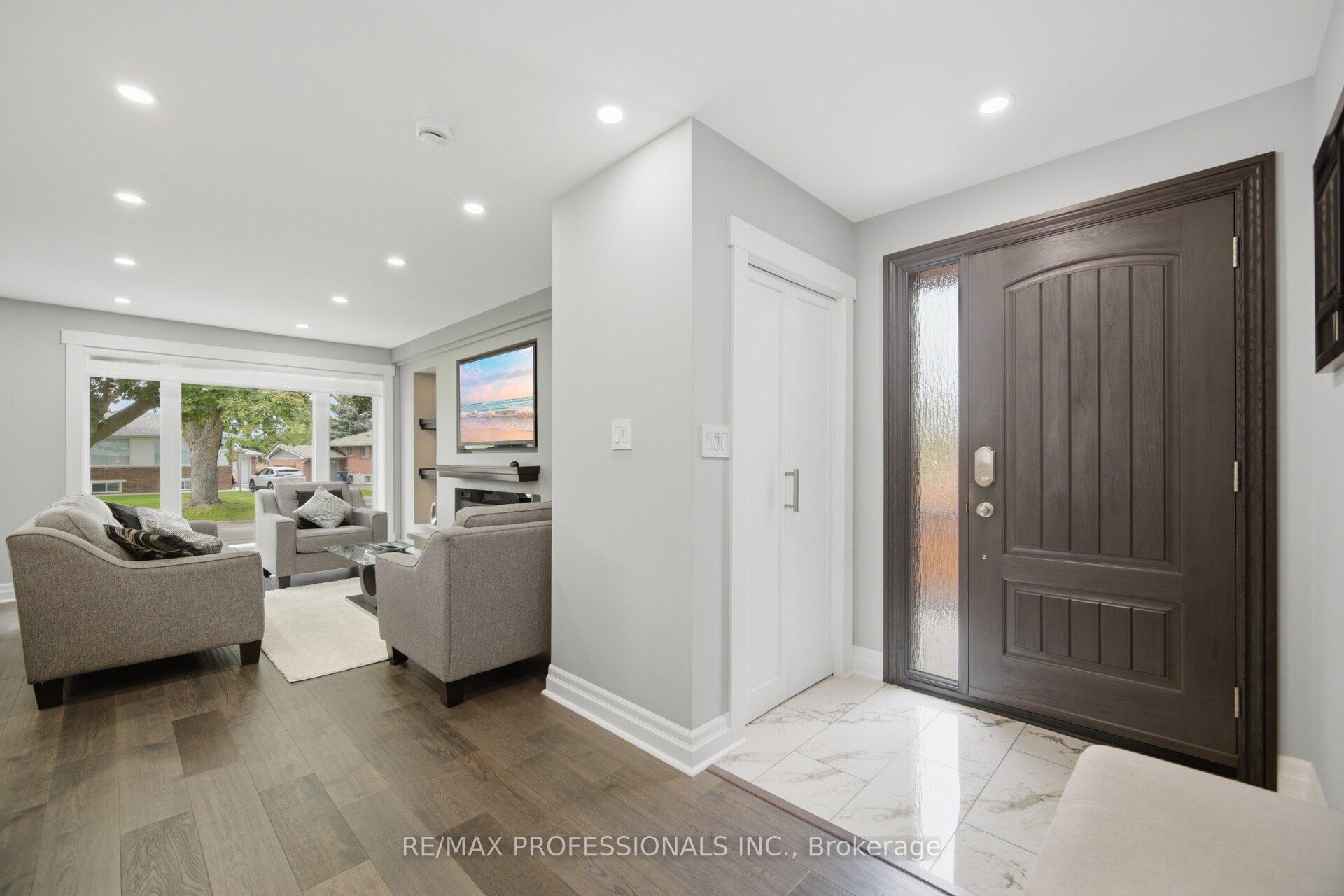 Photo 6 of 9 Tynevale Drive, Etobicoke, Willowridge-Martingrove-Richview — HOMEH