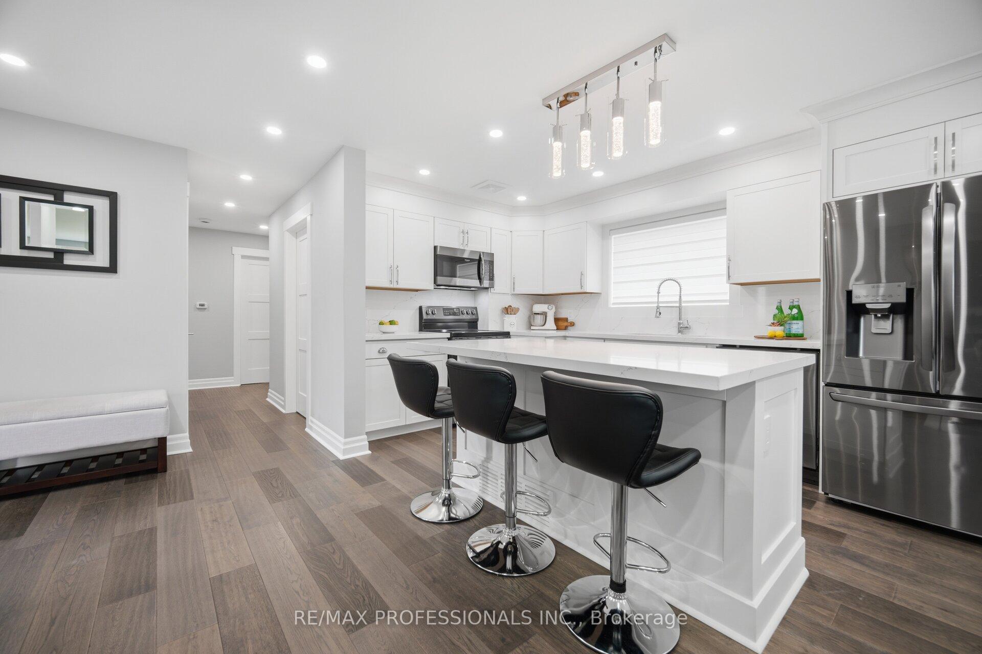 Photo 14 of 9 Tynevale Drive, Etobicoke, Willowridge-Martingrove-Richview — HOMEH