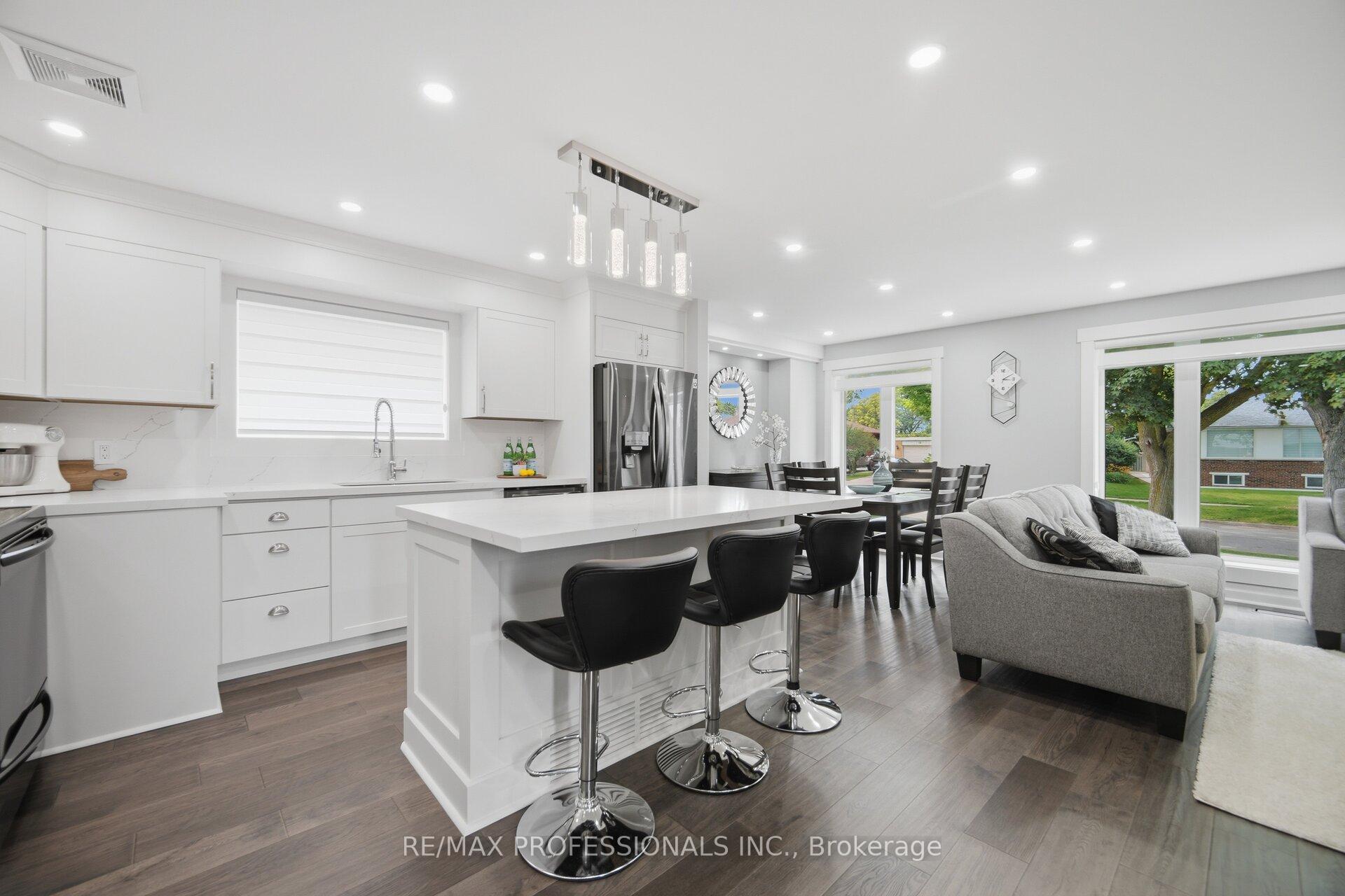 Photo 15 of 9 Tynevale Drive, Etobicoke, Willowridge-Martingrove-Richview — HOMEH