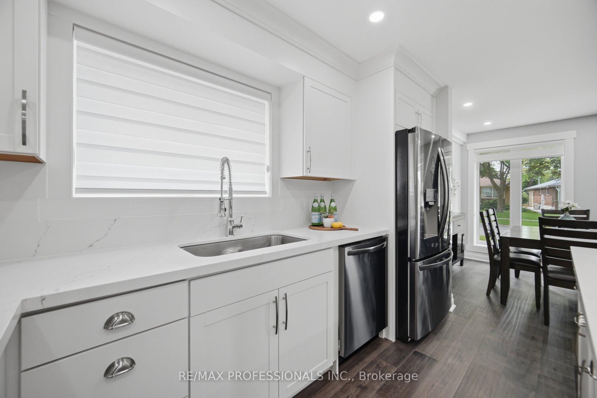 Photo 16 of 9 Tynevale Drive, Etobicoke, Willowridge-Martingrove-Richview — HOMEH