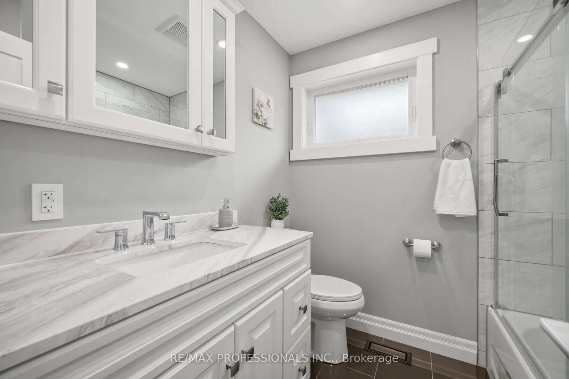 Photo 18 of 9 Tynevale Drive, Etobicoke, Willowridge-Martingrove-Richview — HOMEH