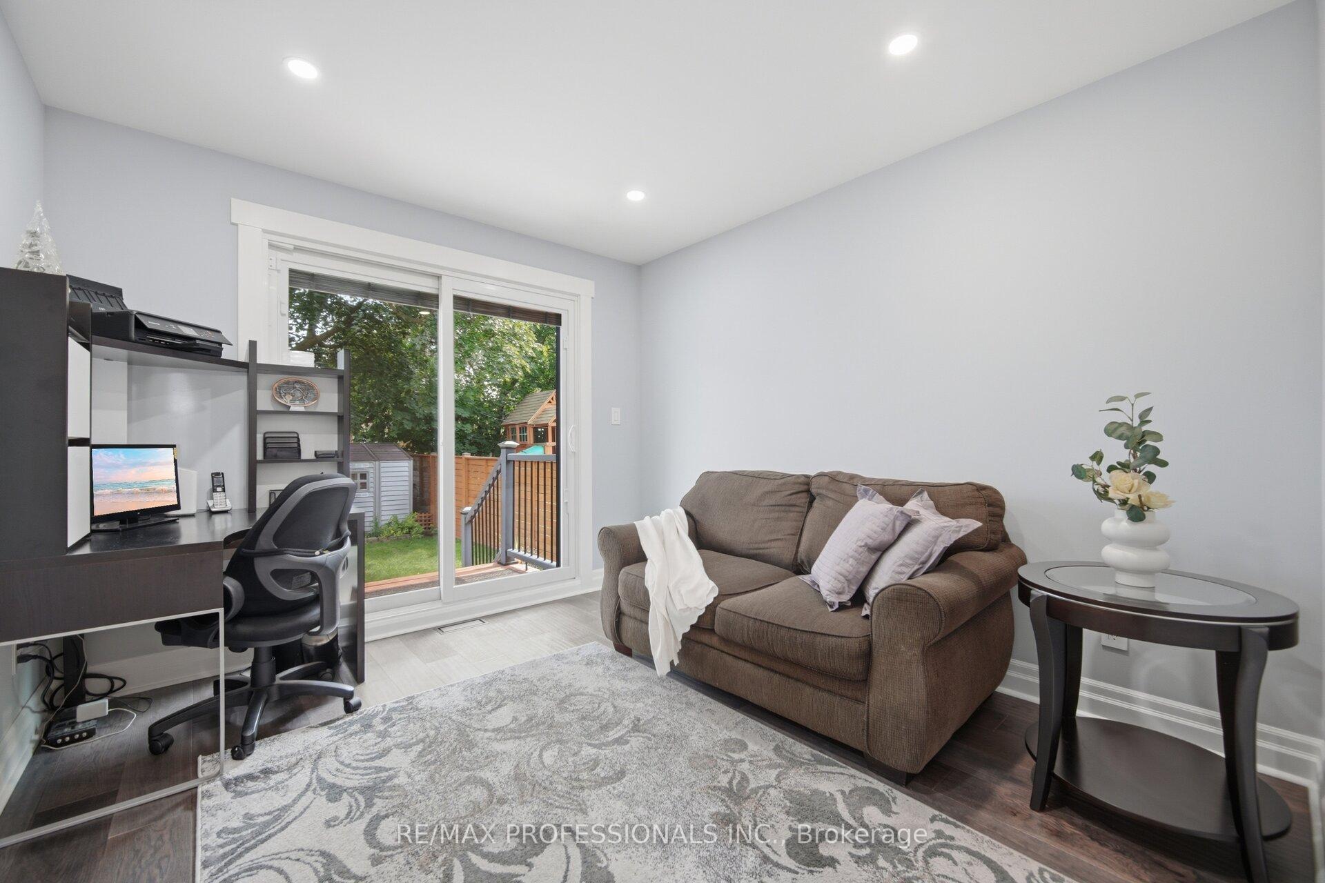 Photo 23 of 9 Tynevale Drive, Etobicoke, Willowridge-Martingrove-Richview — HOMEH