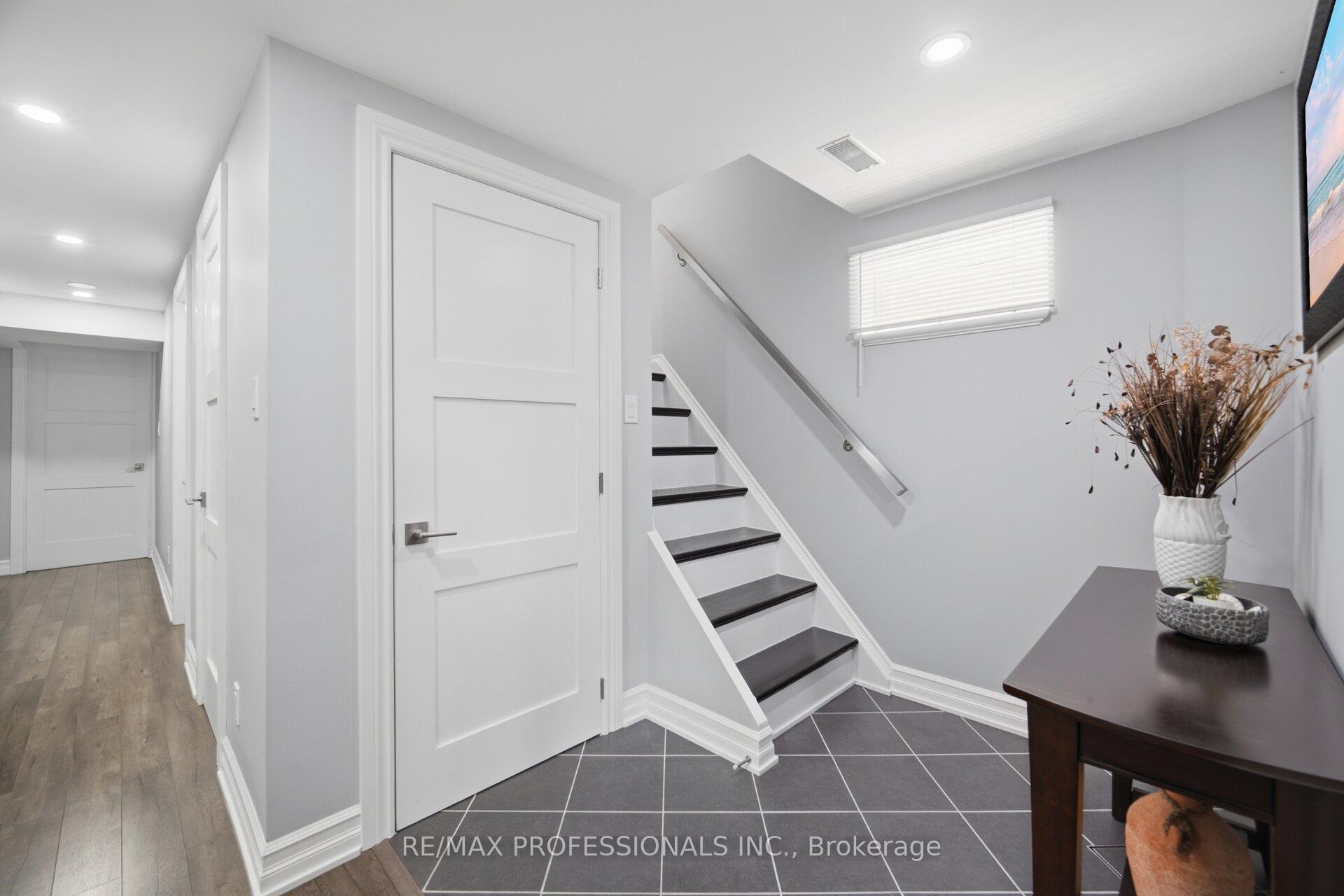 Photo 24 of 9 Tynevale Drive, Etobicoke, Willowridge-Martingrove-Richview — HOMEH