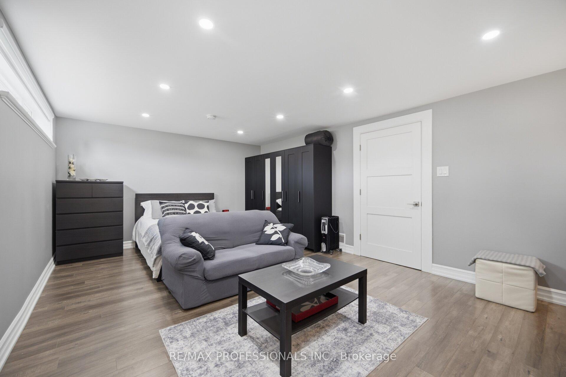 Photo 33 of 9 Tynevale Drive, Etobicoke, Willowridge-Martingrove-Richview — HOMEH