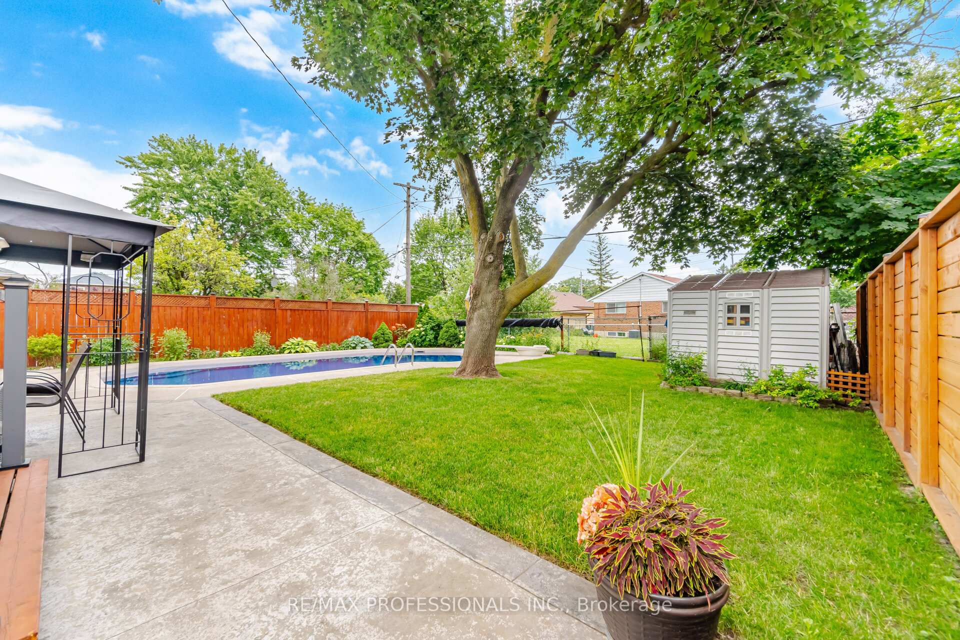 Photo 38 of 9 Tynevale Drive, Etobicoke, Willowridge-Martingrove-Richview — HOMEH