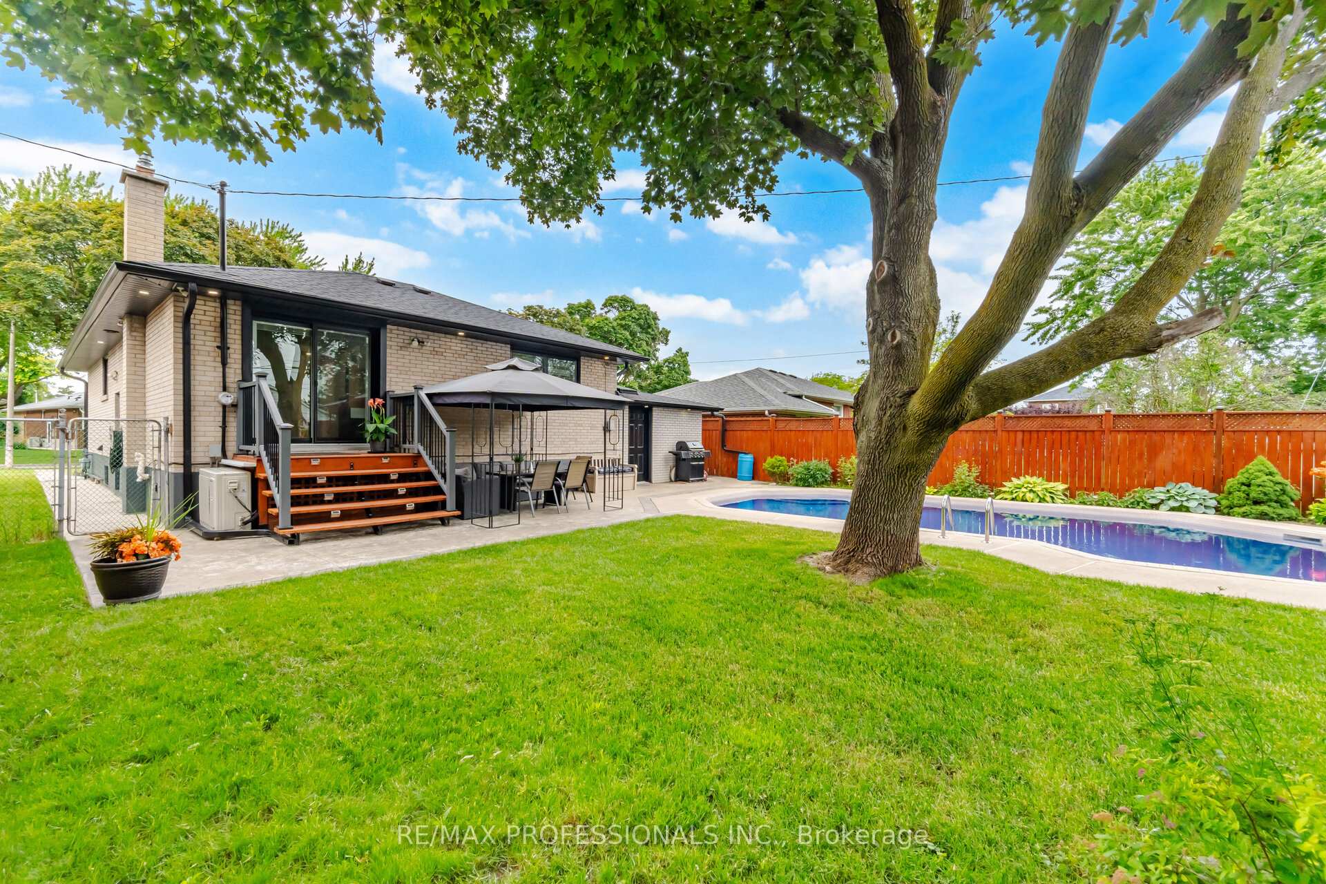 Photo 39 of 9 Tynevale Drive, Etobicoke, Willowridge-Martingrove-Richview — HOMEH