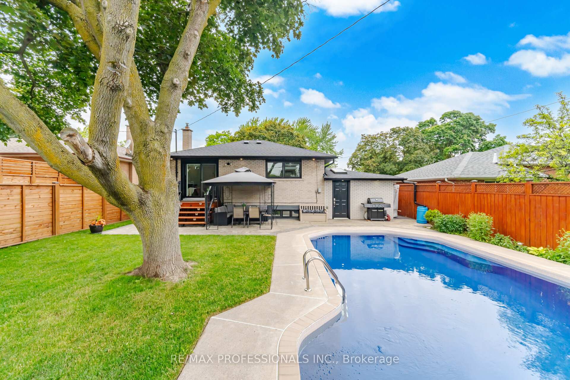Photo 42 of 9 Tynevale Drive, Etobicoke, Willowridge-Martingrove-Richview — HOMEH