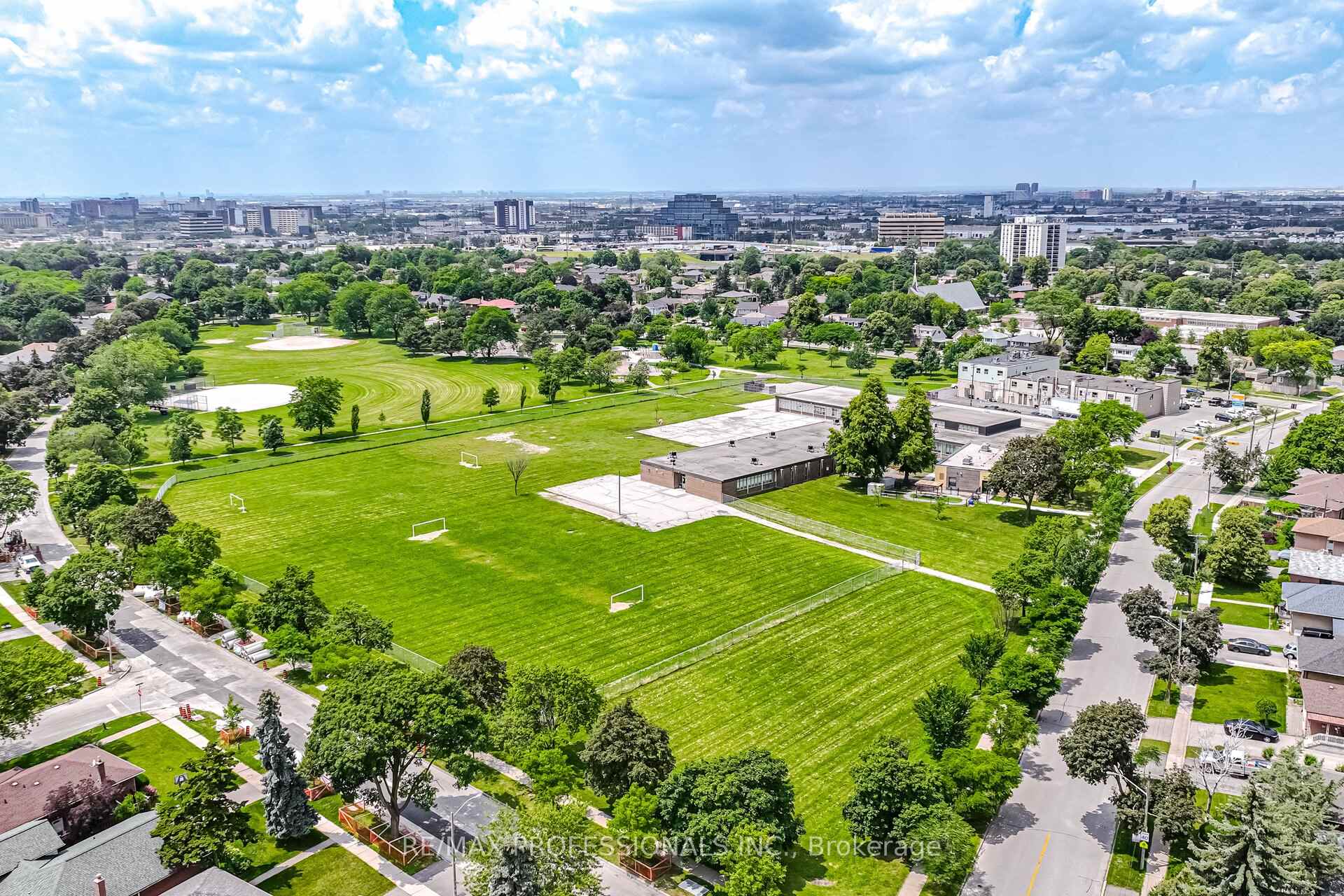 Photo 50 of 9 Tynevale Drive, Etobicoke, Willowridge-Martingrove-Richview — HOMEH