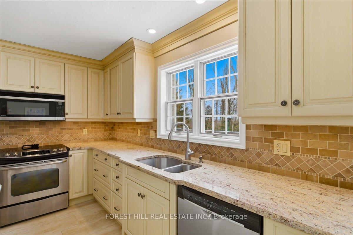 Photo 4 of 1836 Quantz Crescent, Innisfil, Rural Innisfil — HOMEH