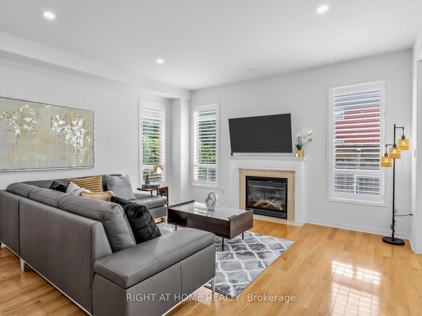 Photo 9 of 2042 Quinte Street, Burlington, Orchard — HOMEH