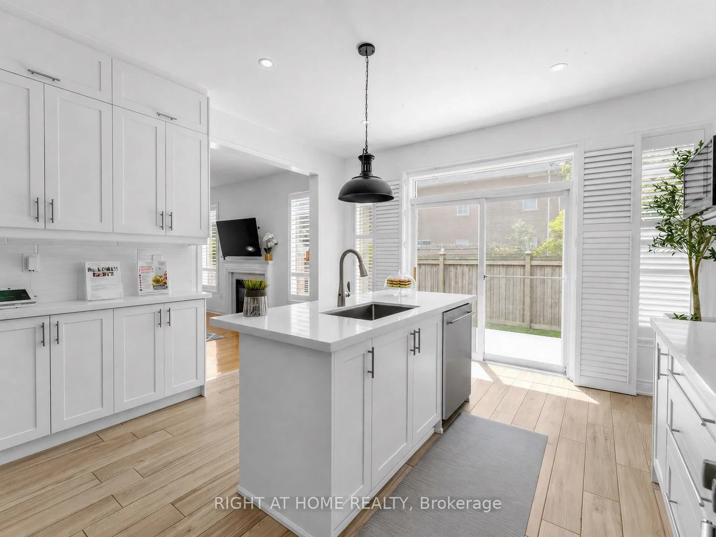 Photo 15 of 2042 Quinte Street, Burlington, Orchard — HOMEH