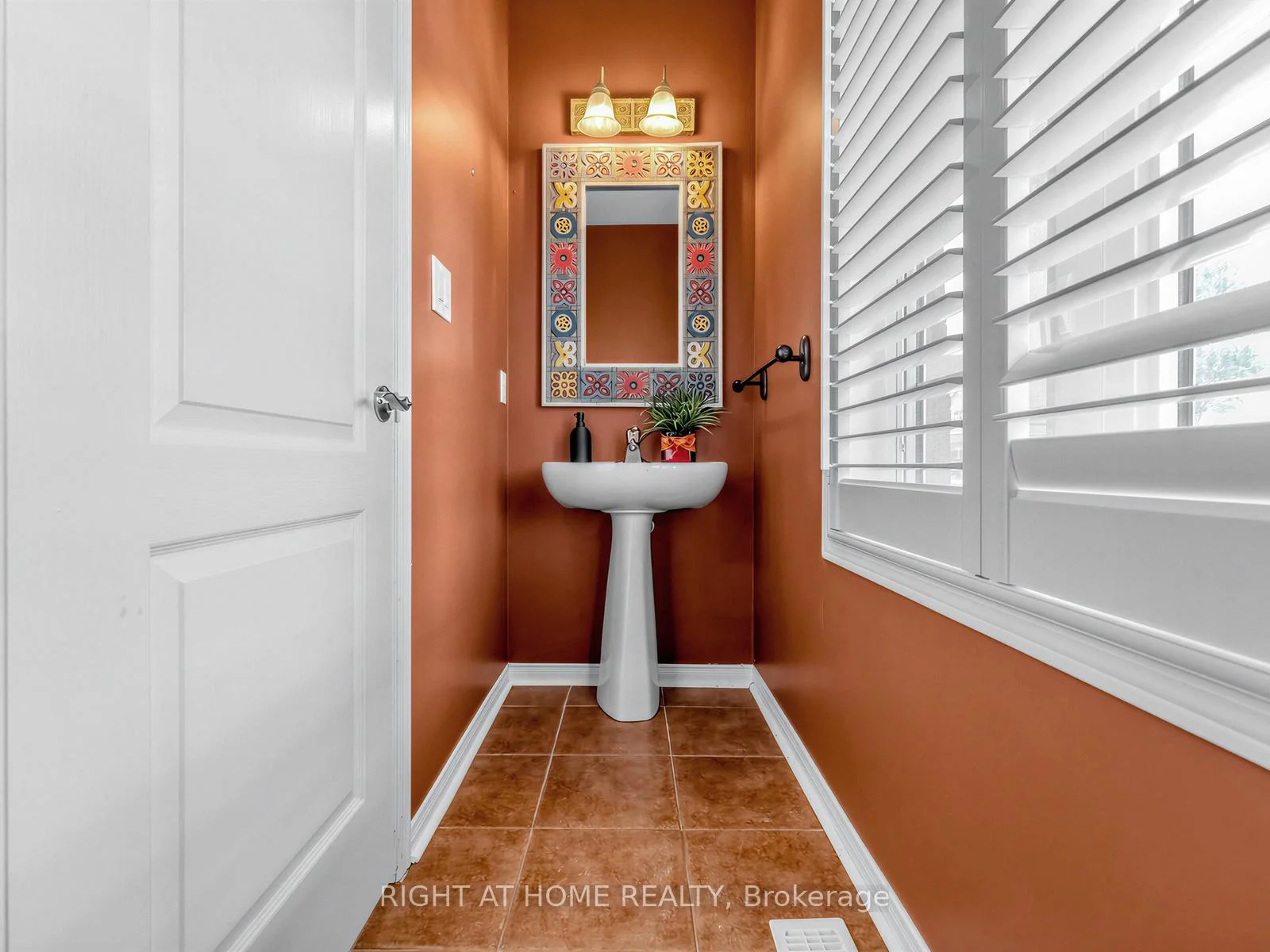 Photo 18 of 2042 Quinte Street, Burlington, Orchard — HOMEH