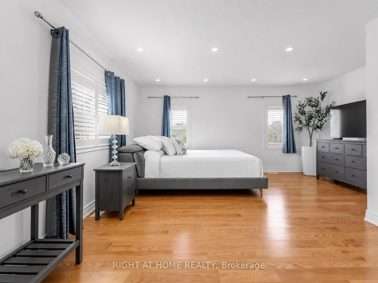 Photo 21 of 2042 Quinte Street, Burlington, Orchard — HOMEH