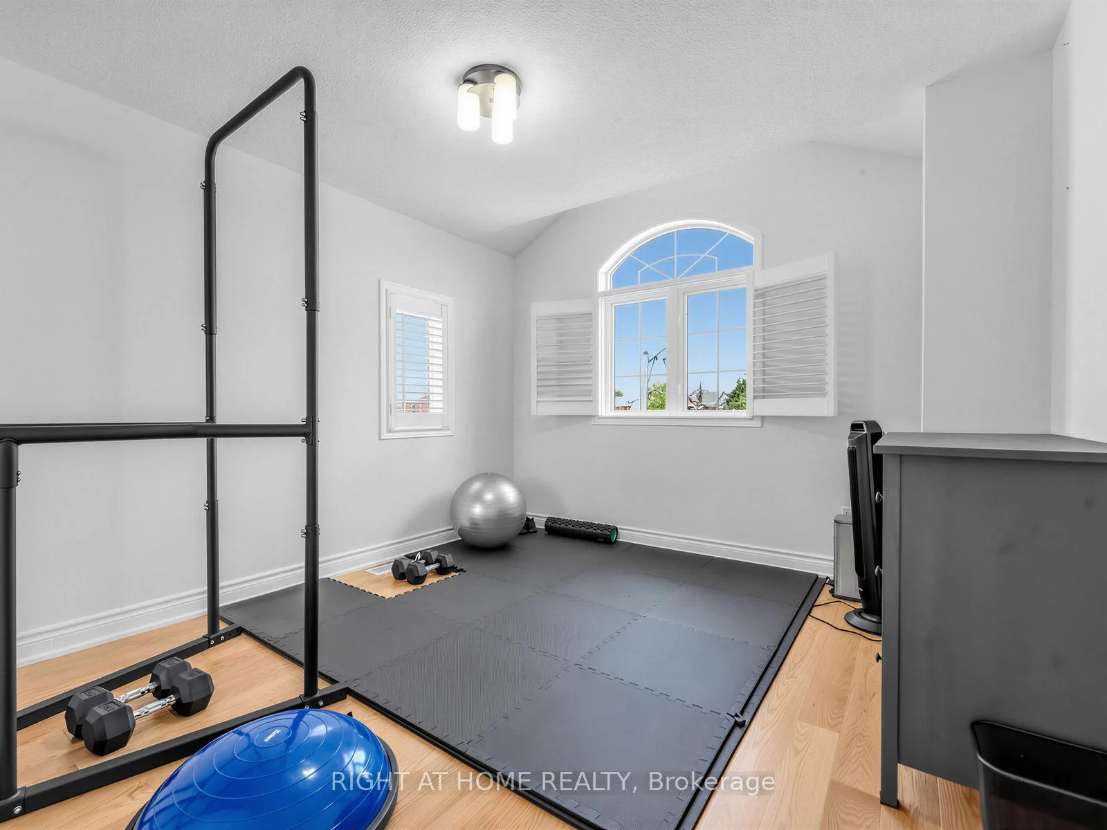 Photo 22 of 2042 Quinte Street, Burlington, Orchard — HOMEH