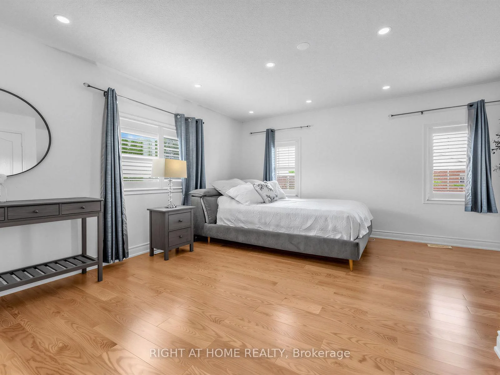 Photo 23 of 2042 Quinte Street, Burlington, Orchard — HOMEH