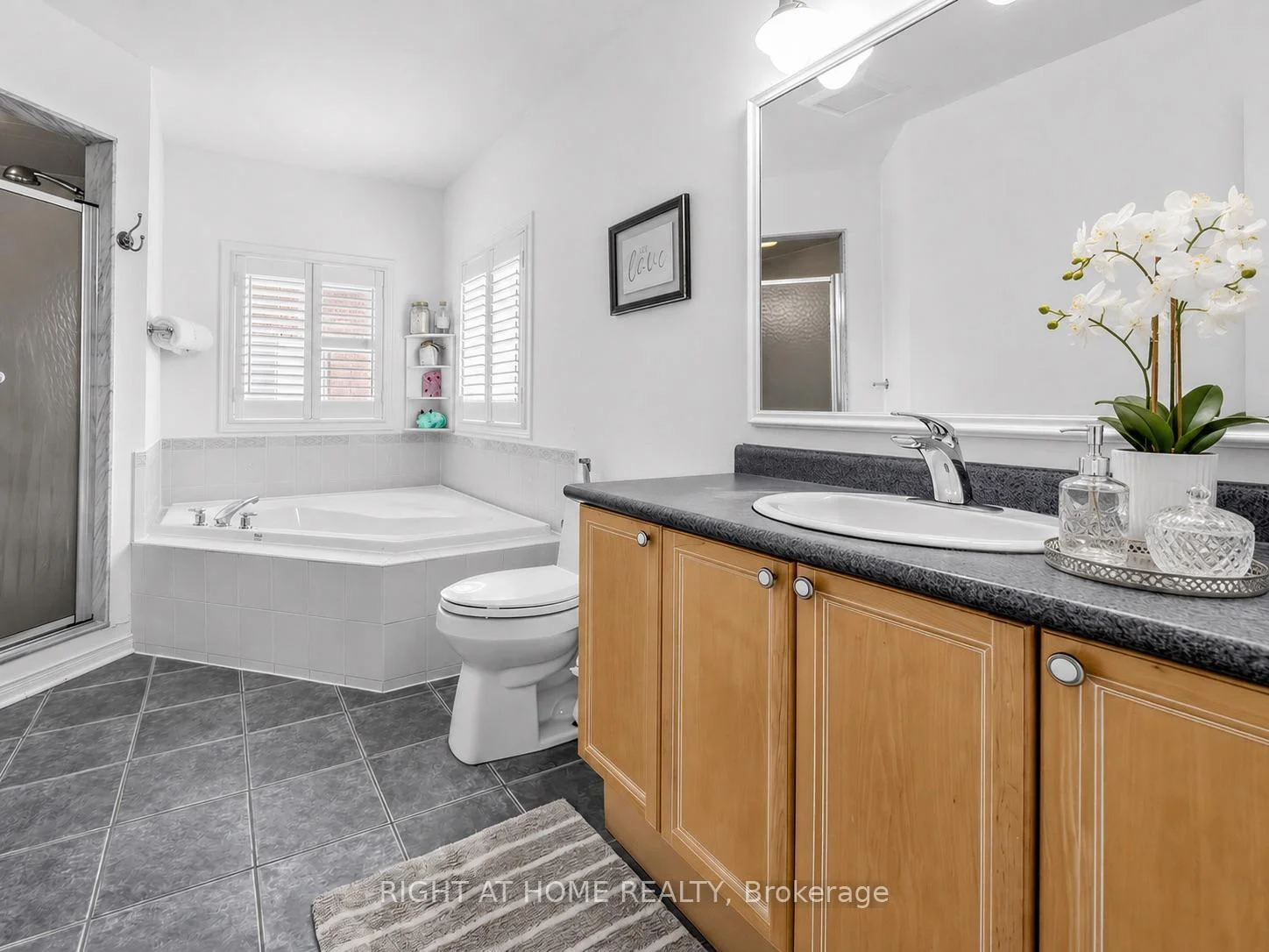 Photo 28 of 2042 Quinte Street, Burlington, Orchard — HOMEH