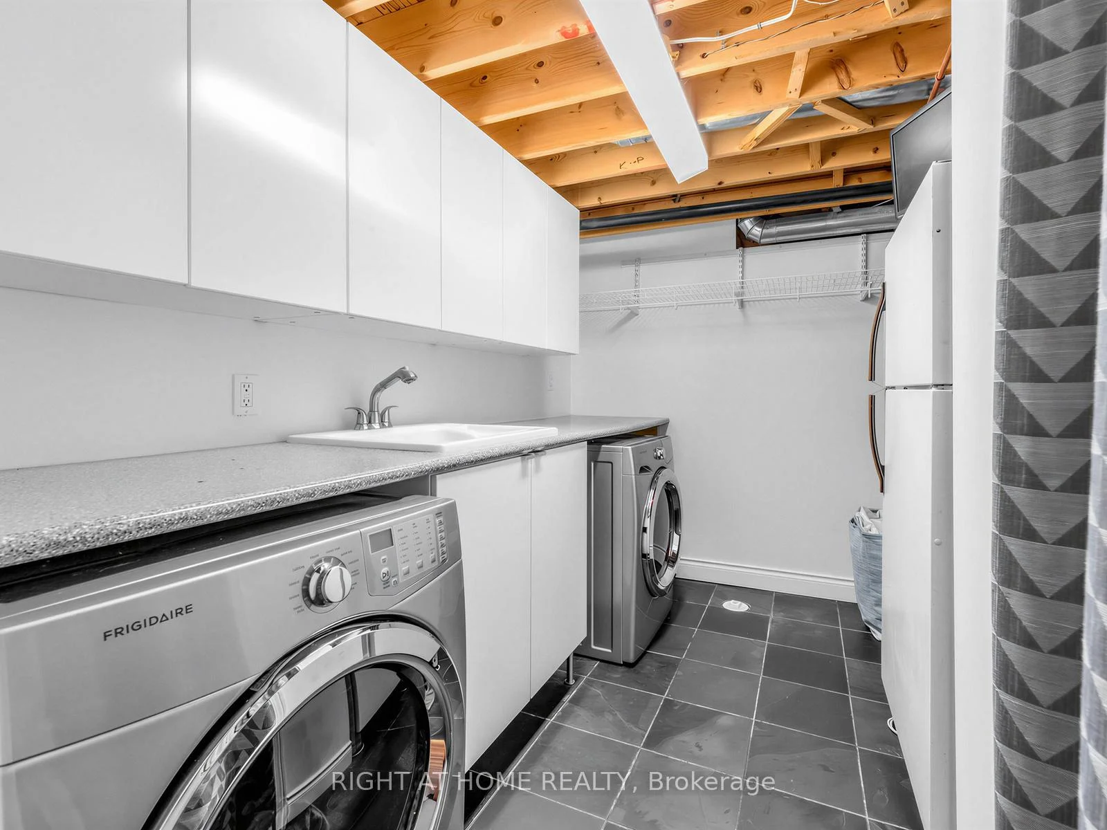 Photo 32 of 2042 Quinte Street, Burlington, Orchard — HOMEH