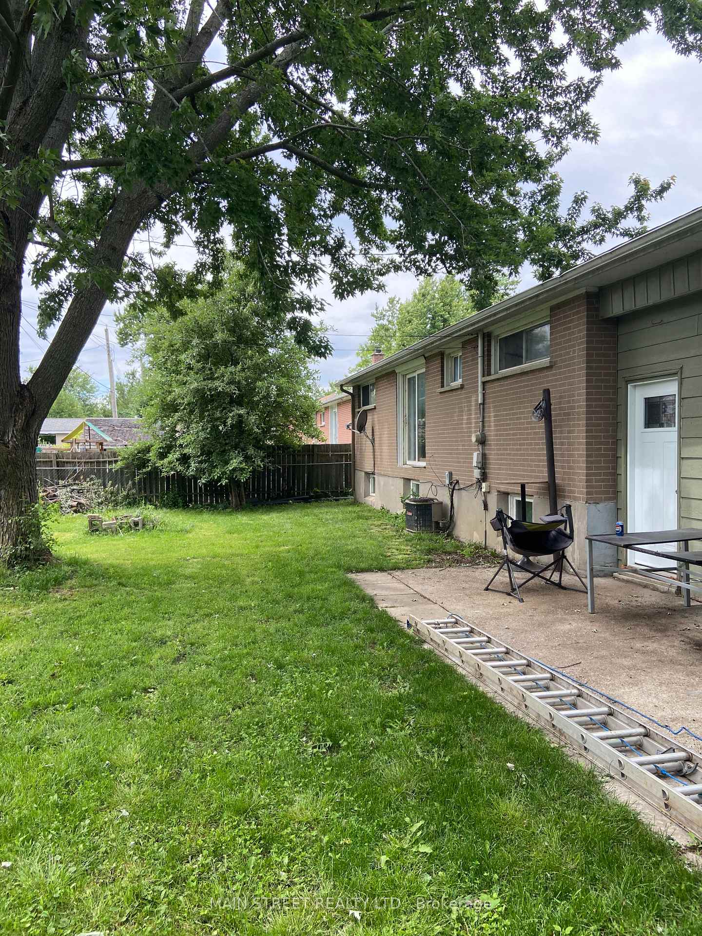 Photo 7 of 329 James Street E, Orillia — HOMEH