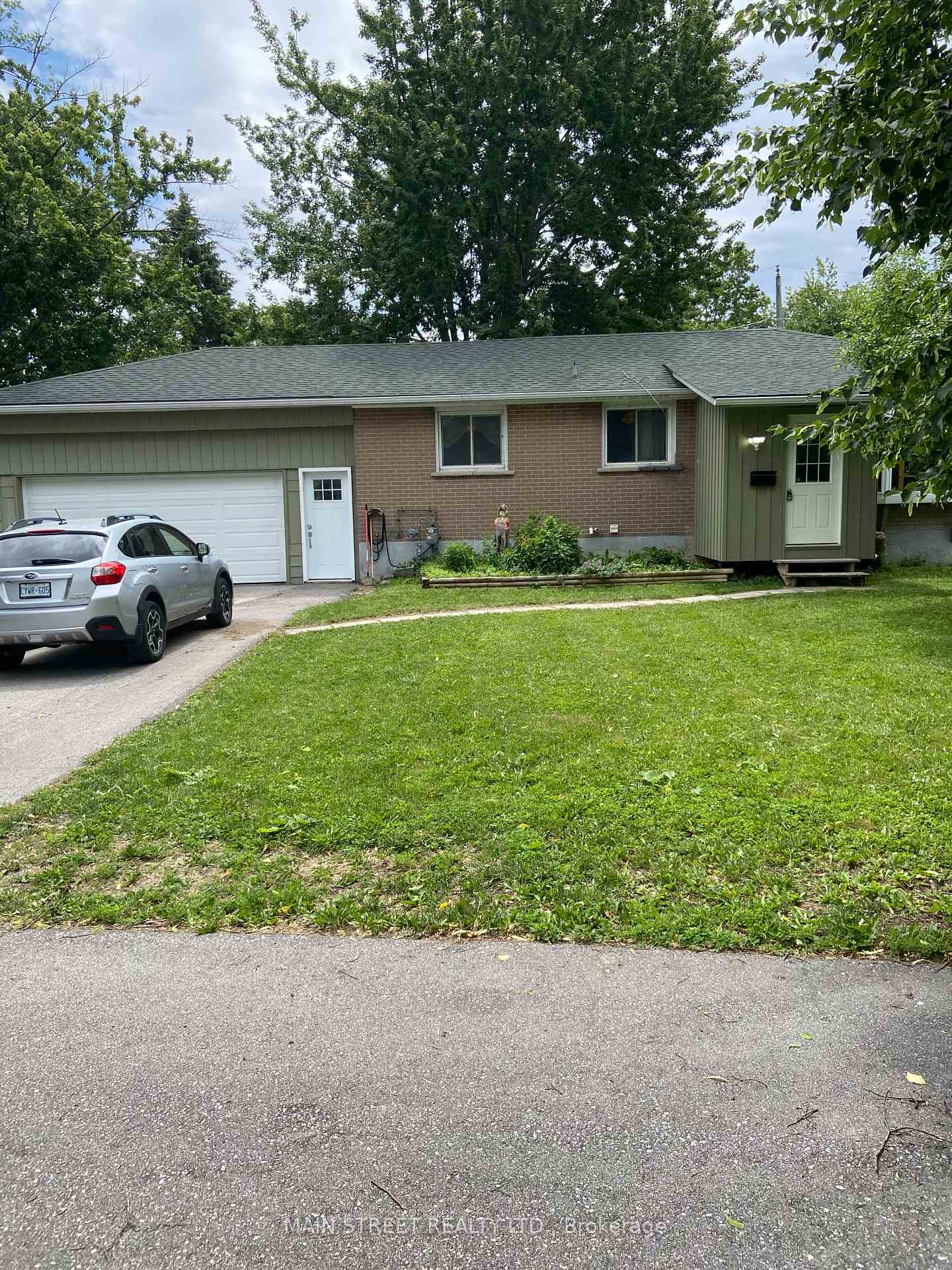 Photo 3 of 329 James Street E, Orillia — HOMEH