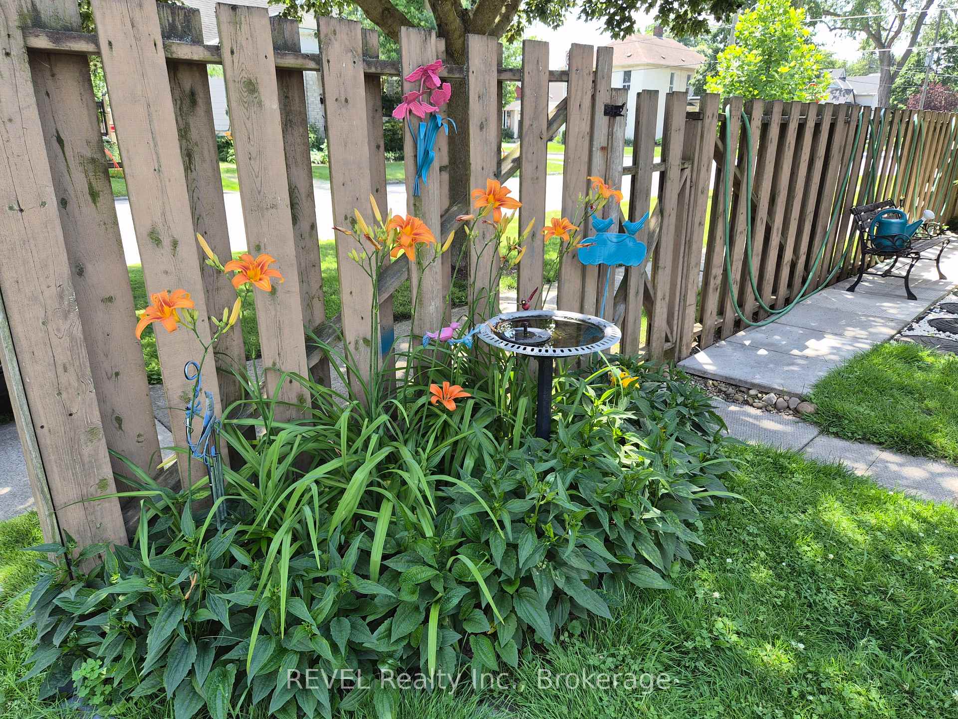 Photo 3 of 10 Wiley Street, St. Catharines, Downtown — HOMEH