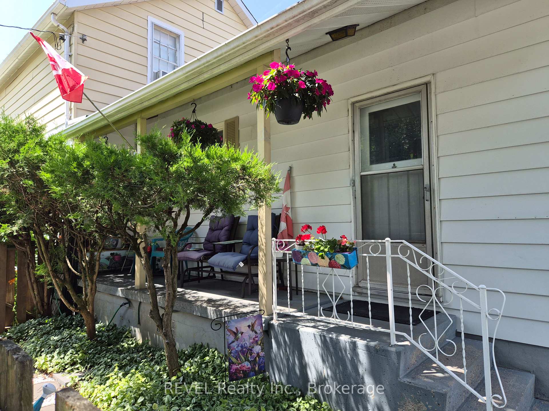 Photo 4 of 10 Wiley Street, St. Catharines, Downtown — HOMEH