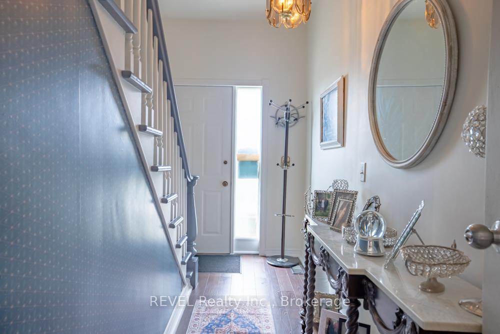 Photo 5 of 10 Wiley Street, St. Catharines, Downtown — HOMEH