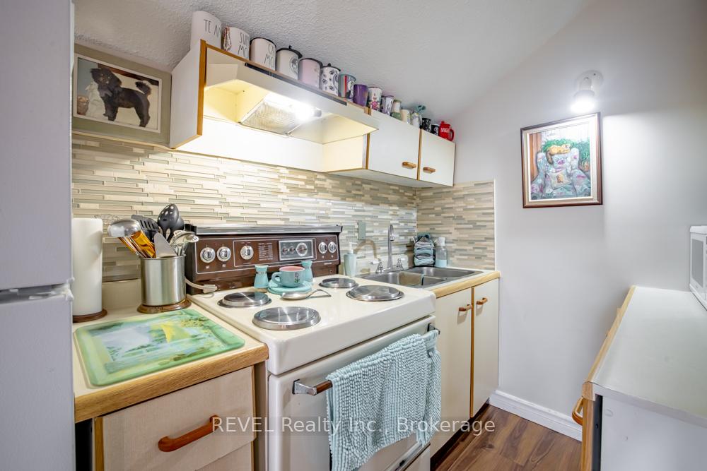 Photo 17 of 10 Wiley Street, St. Catharines, Downtown — HOMEH