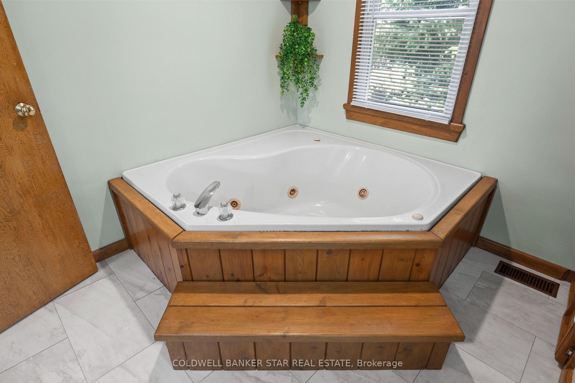 Photo 28 of 20 Gill Road, Lambton Shores, Grand Bend — HOMEH
