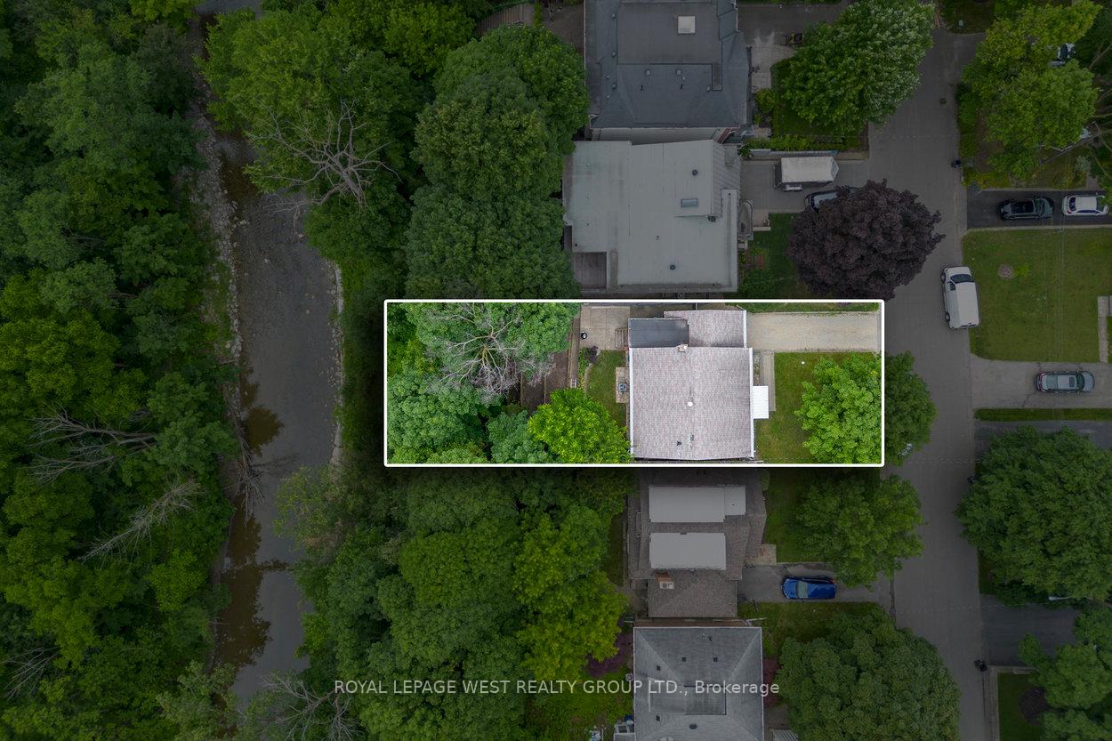 Photo 3 of 22 Beaucourt Road, Etobicoke, Stonegate-Queensway — HOMEH