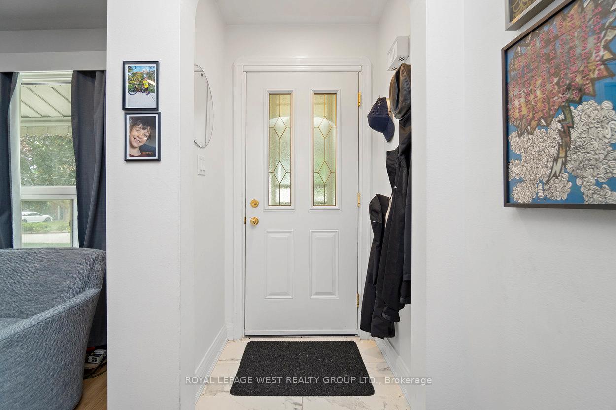 Photo 6 of 22 Beaucourt Road, Etobicoke, Stonegate-Queensway — HOMEH