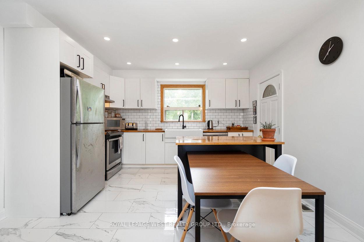 Photo 8 of 22 Beaucourt Road, Etobicoke, Stonegate-Queensway — HOMEH