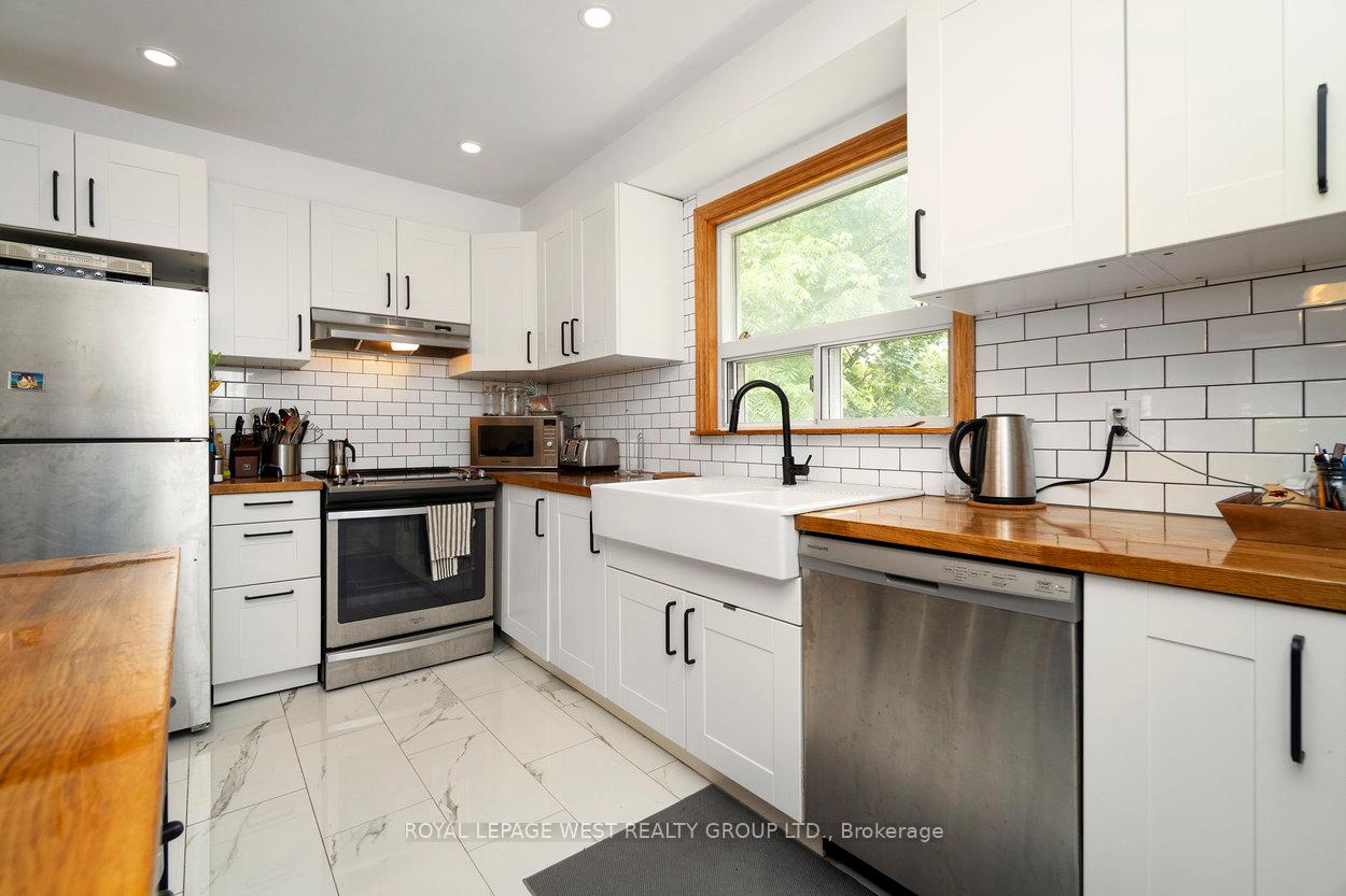 Photo 9 of 22 Beaucourt Road, Etobicoke, Stonegate-Queensway — HOMEH