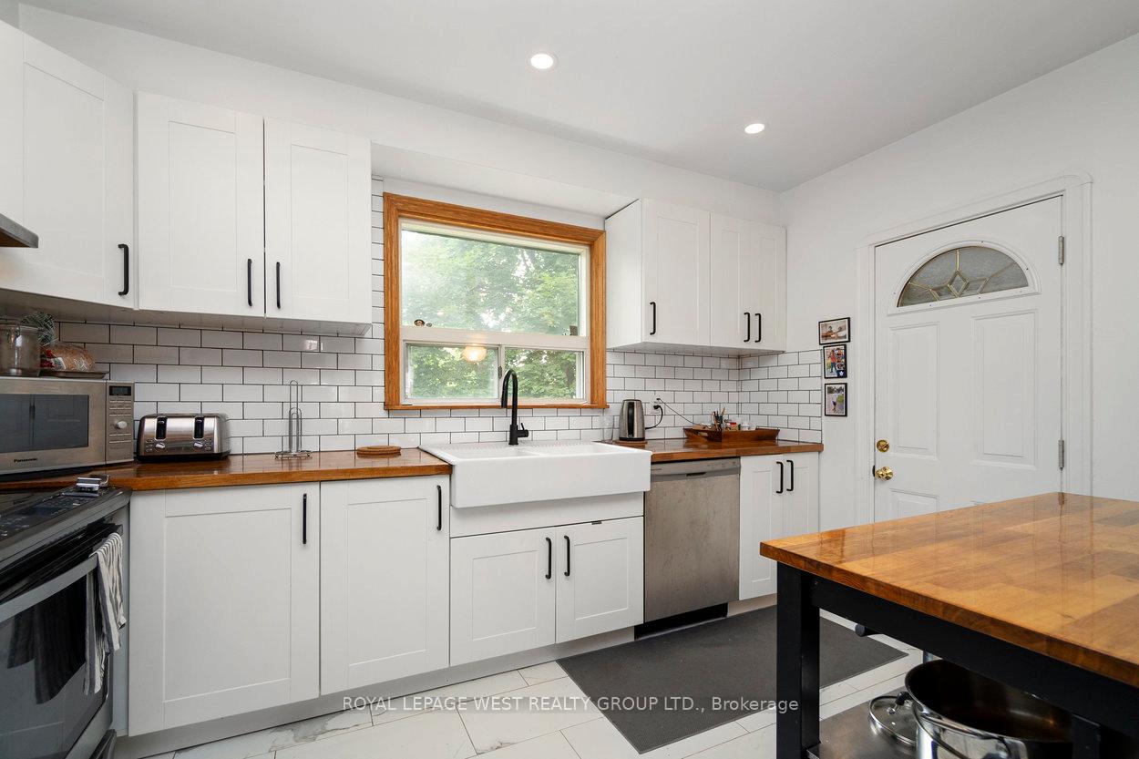 Photo 12 of 22 Beaucourt Road, Etobicoke, Stonegate-Queensway — HOMEH